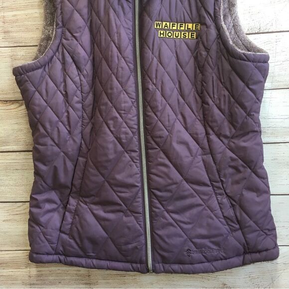 “WAFFLE‎ HOUSE” EMBROIDERED FREE COUNTRY QUILTED VEST WITH FLEECE LINING - Picture 6 of 7